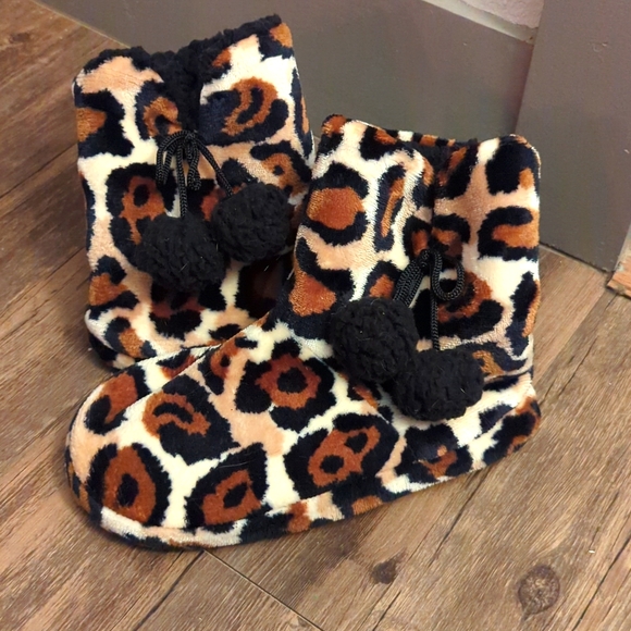 Leopard Print Slippers - Picture 3 of 6